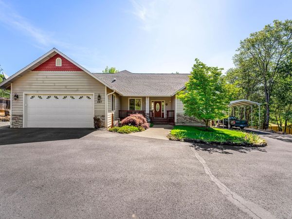847 Three Pines Road, Grants Pass, OR 97526