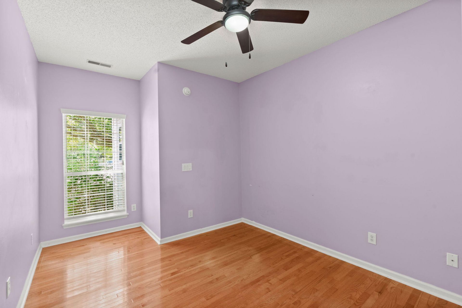 1486 Springwater Court Photo 20