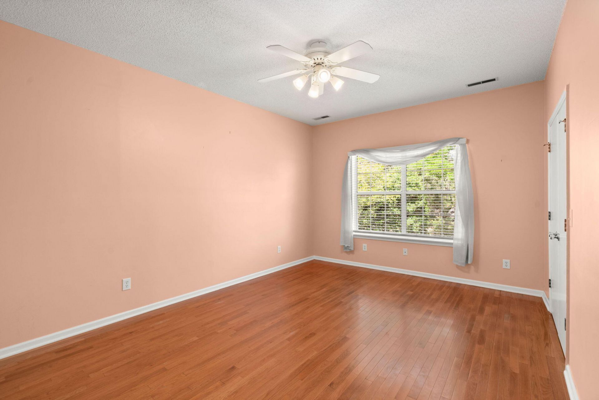 1486 Springwater Court Photo 22