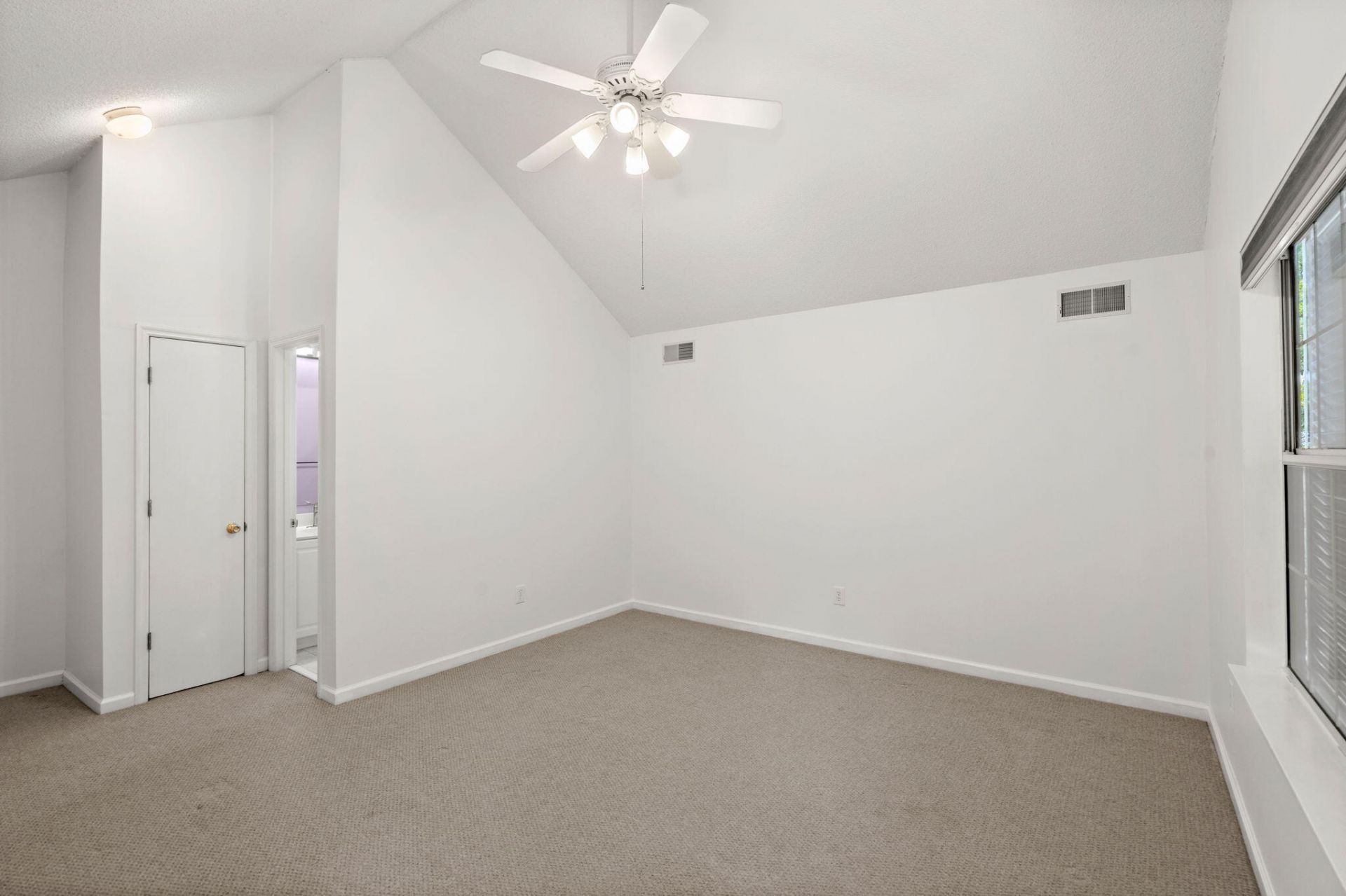 1486 Springwater Court Photo 30