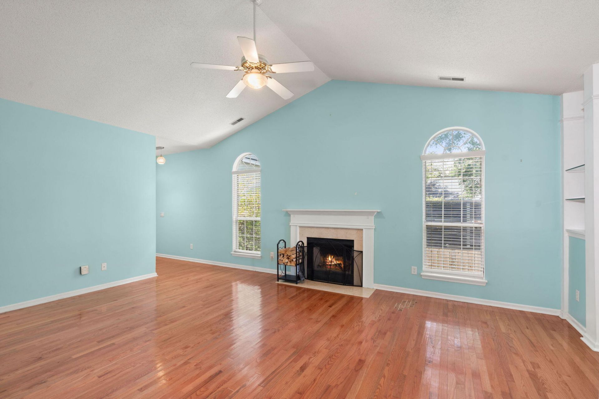 1486 Springwater Court Photo 7