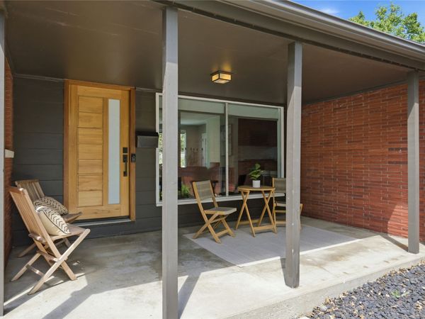 5825 Chamberlain Drive, Des Moines, IA 50312