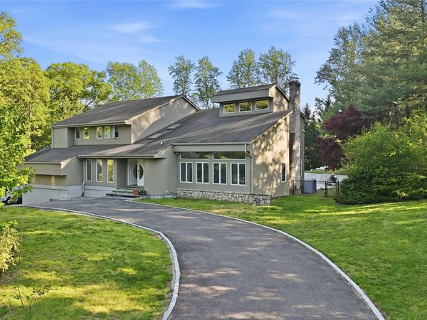 31 Sherwood Gate, Oyster Bay, NY 11771