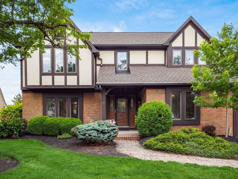 8638 Davington Drive, Dublin, OH 43017 Photo 2