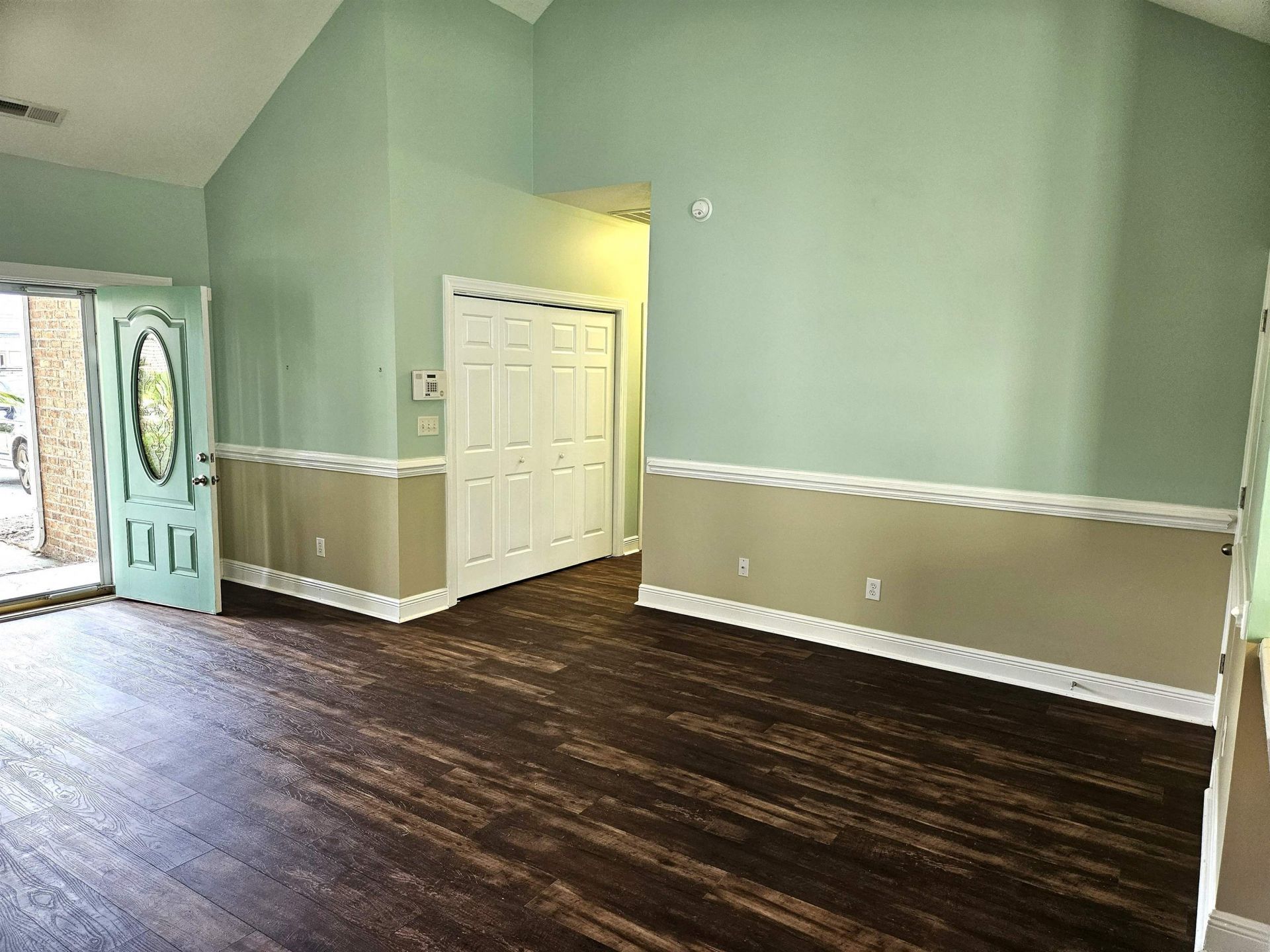 1028 Cherry Tree Ln. Photo 5
