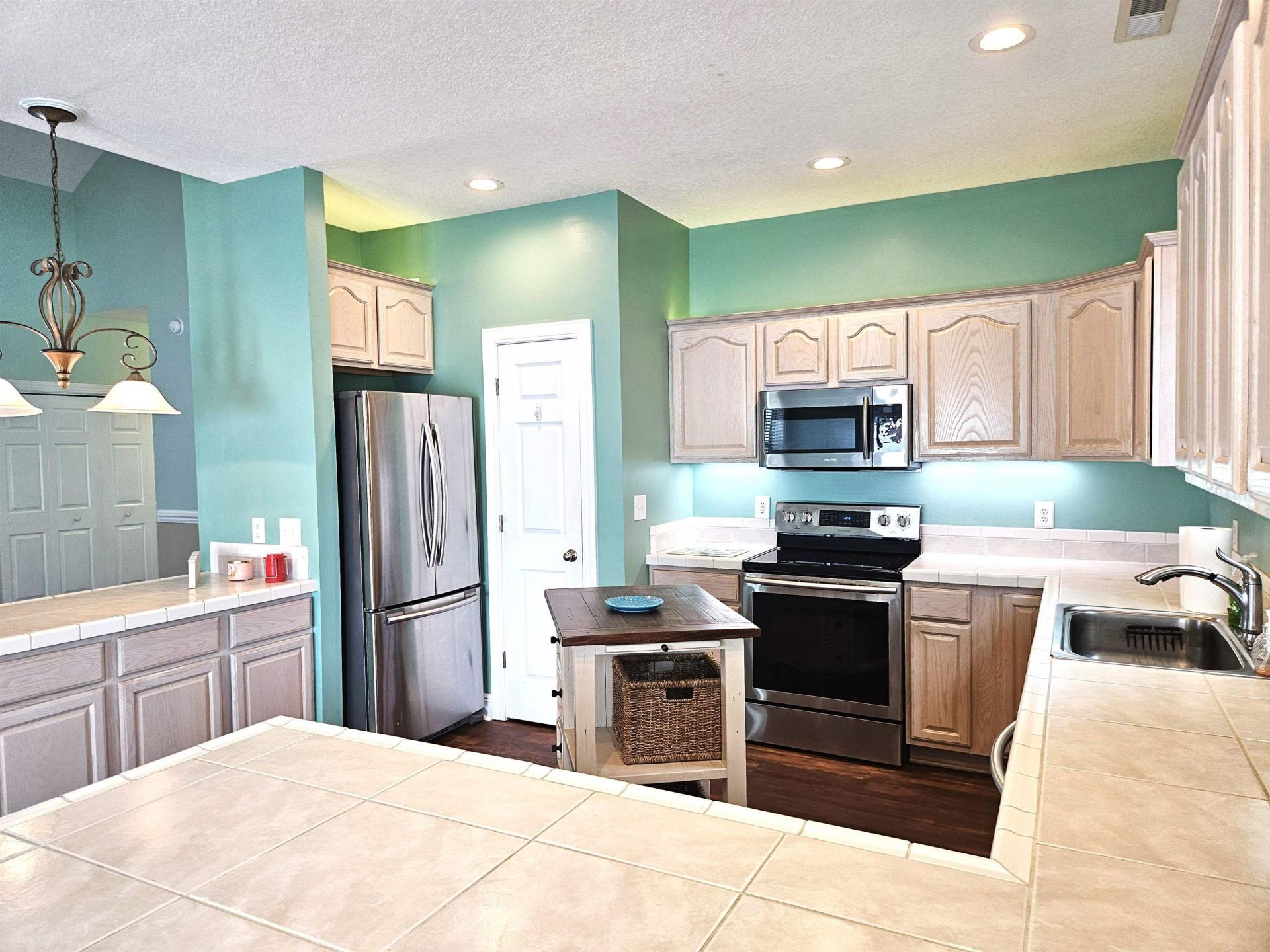 1028 Cherry Tree Ln. Photo 7