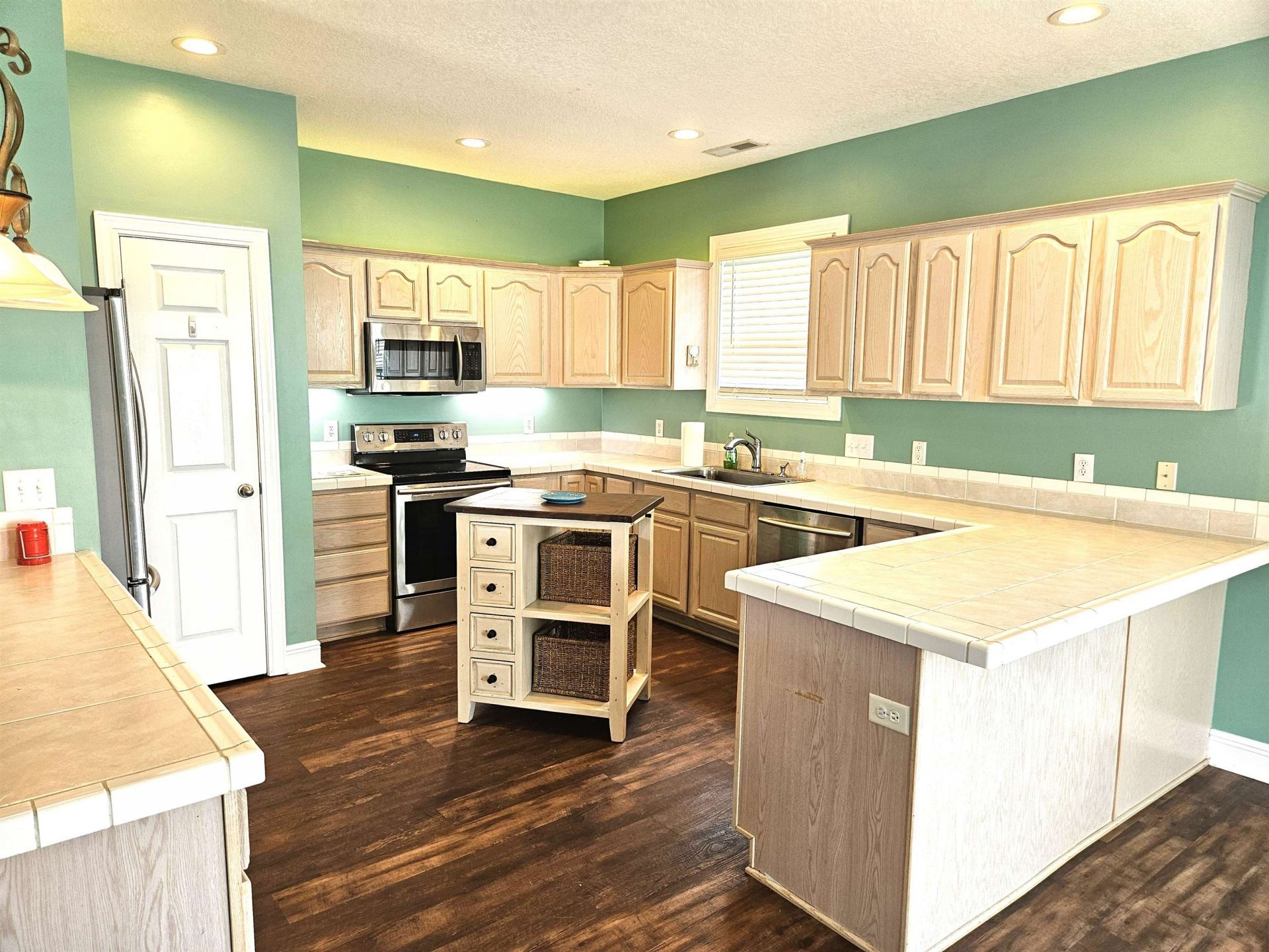 1028 Cherry Tree Ln. Photo 8