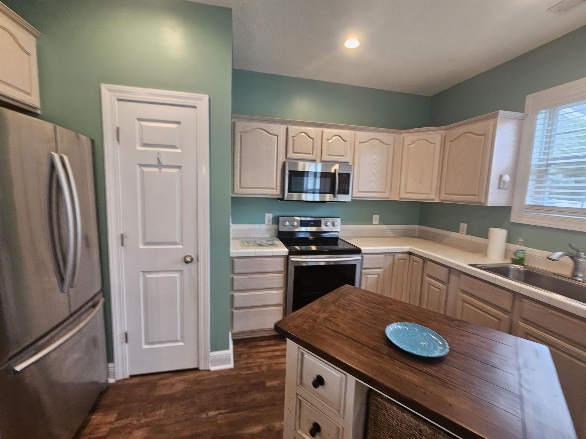 1028 Cherry Tree Ln. Photo 9