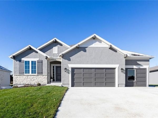 16763 S Twilight Lane, Olathe, KS 66062