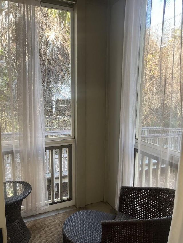 1600 Long Grove Drive Photo 7