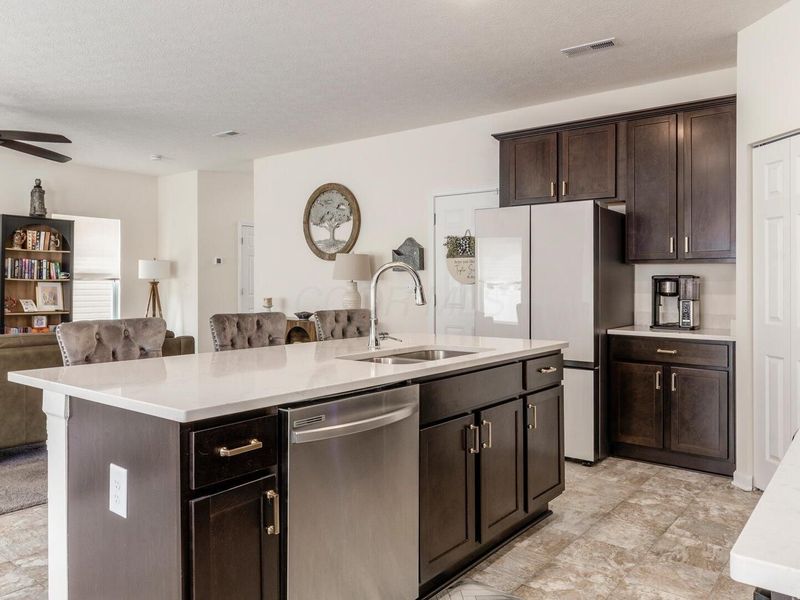 5363 Shannon Square Drive, Canal Winchester, OH 43110 Photo 6