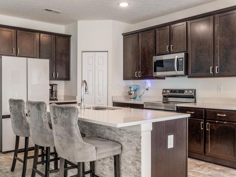 5363 Shannon Square Drive, Canal Winchester, OH 43110 Photo 7
