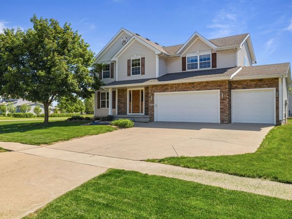 6121 NW 50th Street, Johnston, IA 50131