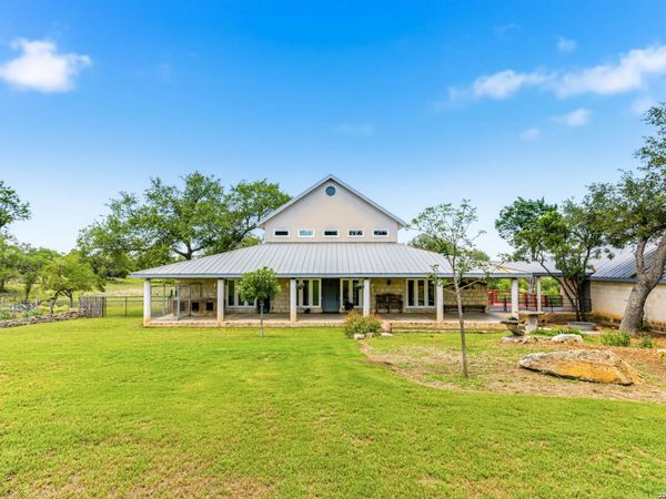 975 FLYING R RANCH RD E, Spring Branch, TX 78070