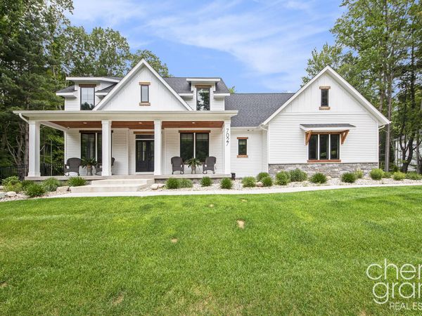 7027 Pebble Lane, Fennville, MI 49408