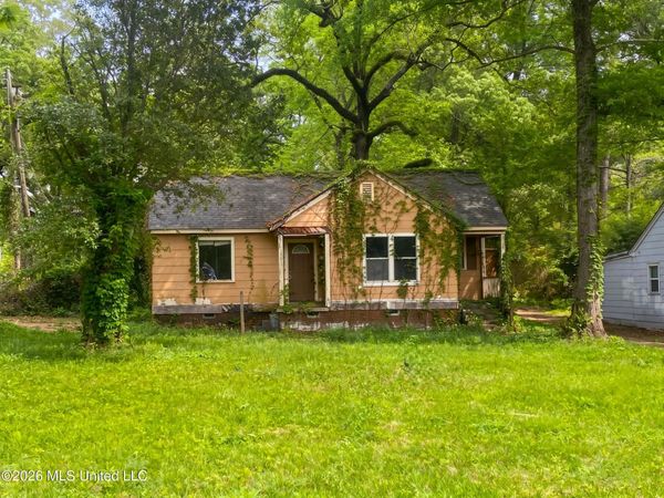 2006 Alta Woods Boulevard, Jackson, MS 39204