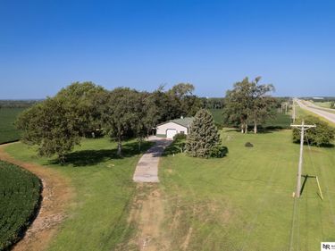 691 N 12th Road, Palmyra, NE 68418