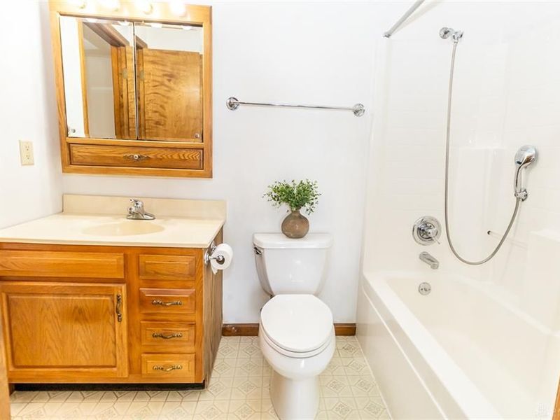 140 Dwyer Avenue, Unit D2, Greenville, OH 45331 Photo 18