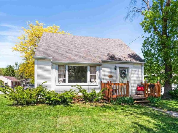 1926 E Court St, Iowa City, IA 52245