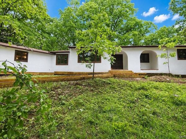 18 Hillside View Road, Mahopac, NY 10541