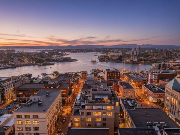 608 Broughton St , Unit 701, Victoria, BC V8W 1C7