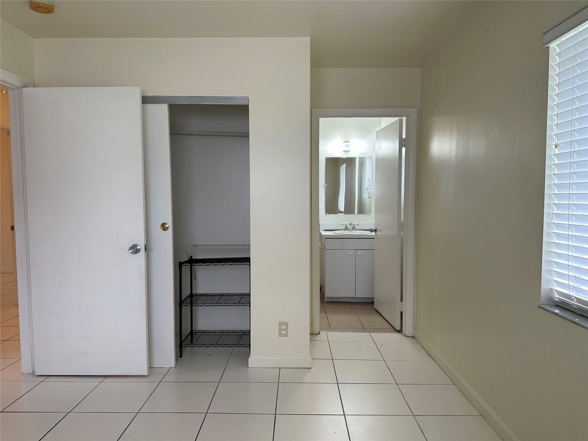 2881 NW 24th Court, Fort Lauderdale, FL 33311 Photo
