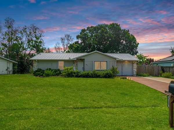 537 NW Sagamore Terrace, Port St. Lucie, FL 34983