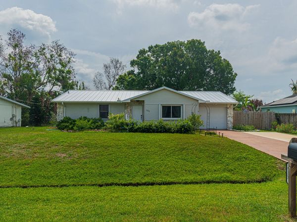 537 NW Sagamore Terrace, Port St. Lucie, FL 34983
