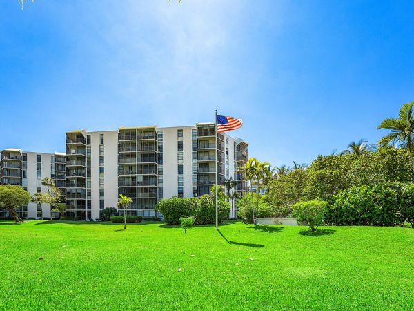 20500 W Country Club Drive, Unit 210, Aventura, FL 33180