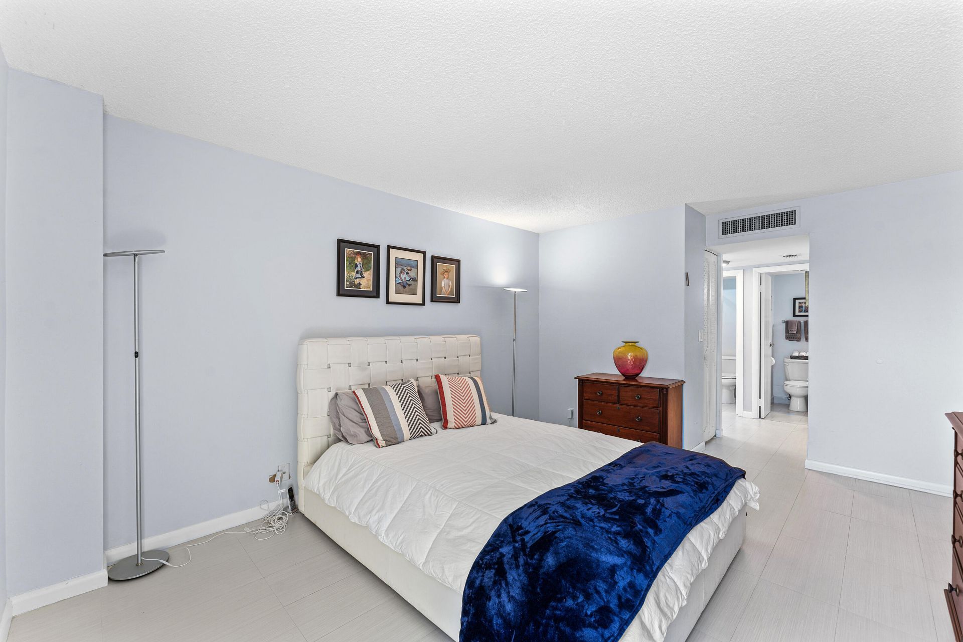 20500 W Country Club Drive, Unit 210, Aventura, FL 33180 Photo