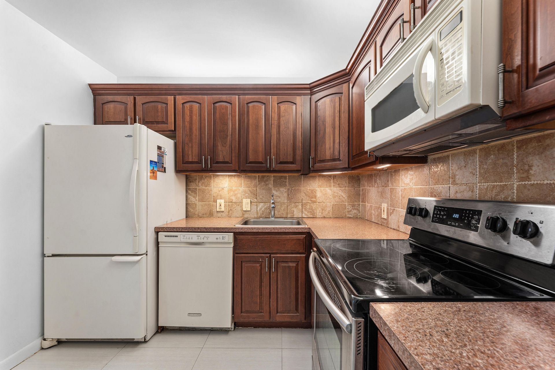 20500 W Country Club Drive, Unit 210, Aventura, FL 33180 Photo