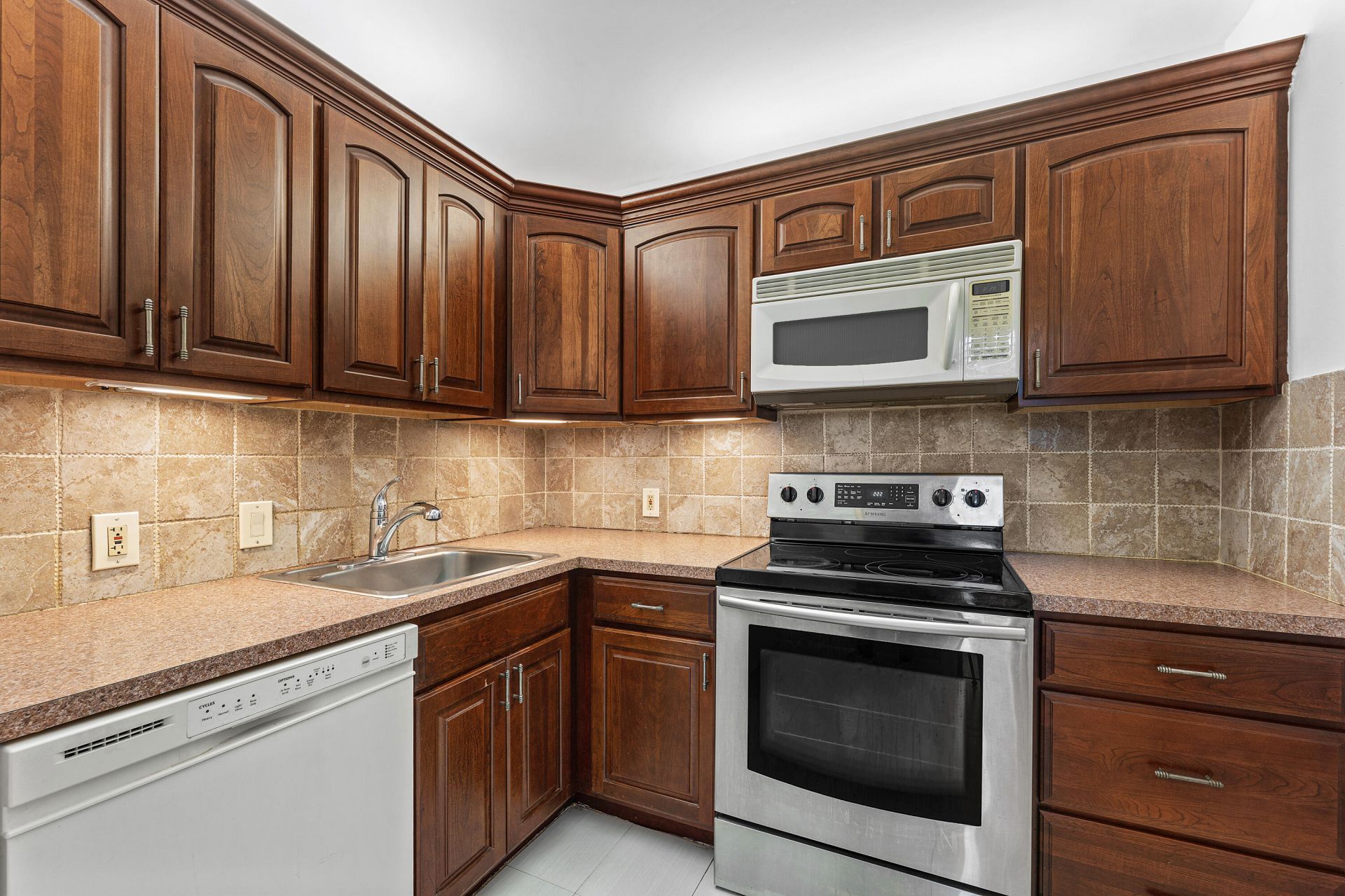 20500 W Country Club Drive, Unit 210, Aventura, FL 33180 Photo