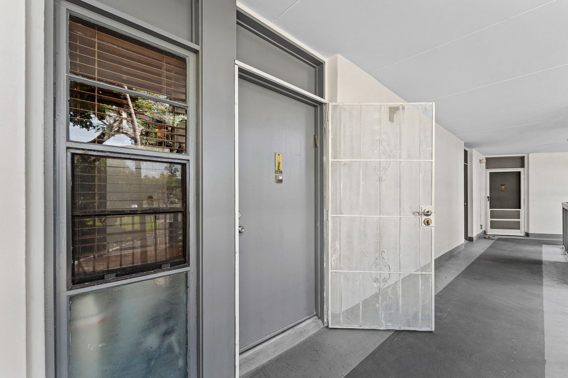 20500 W Country Club Drive, Unit 210, Aventura, FL 33180 Photo