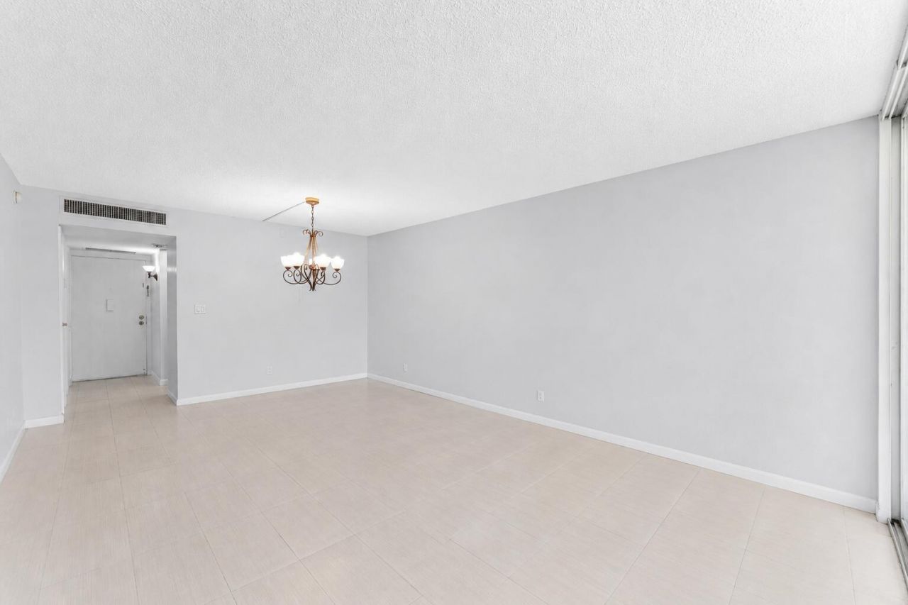 20500 W Country Club Drive, Unit 210, Aventura, FL 33180 Photo