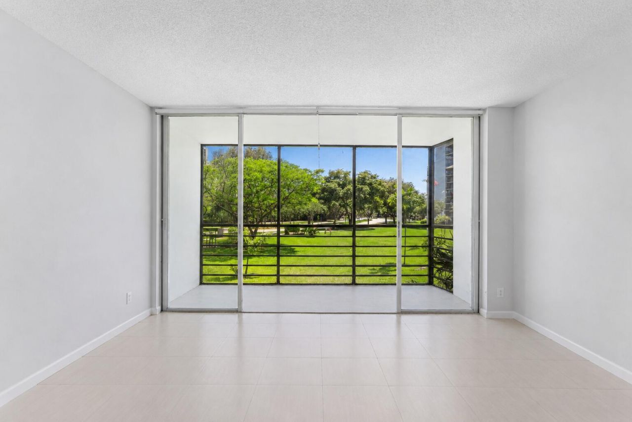 20500 W Country Club Drive, Unit 210, Aventura, FL 33180 Photo