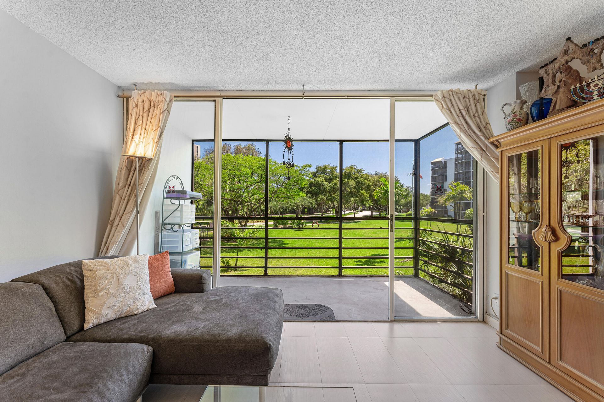 20500 W Country Club Drive, Unit 210, Aventura, FL 33180 Photo