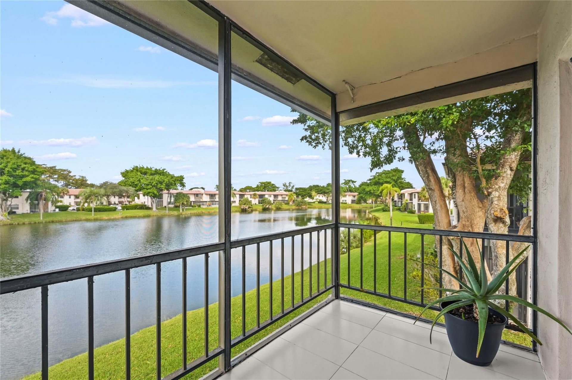 21649 Juego Circle, Unit 4 E, Boca Raton, FL 33433 Photo