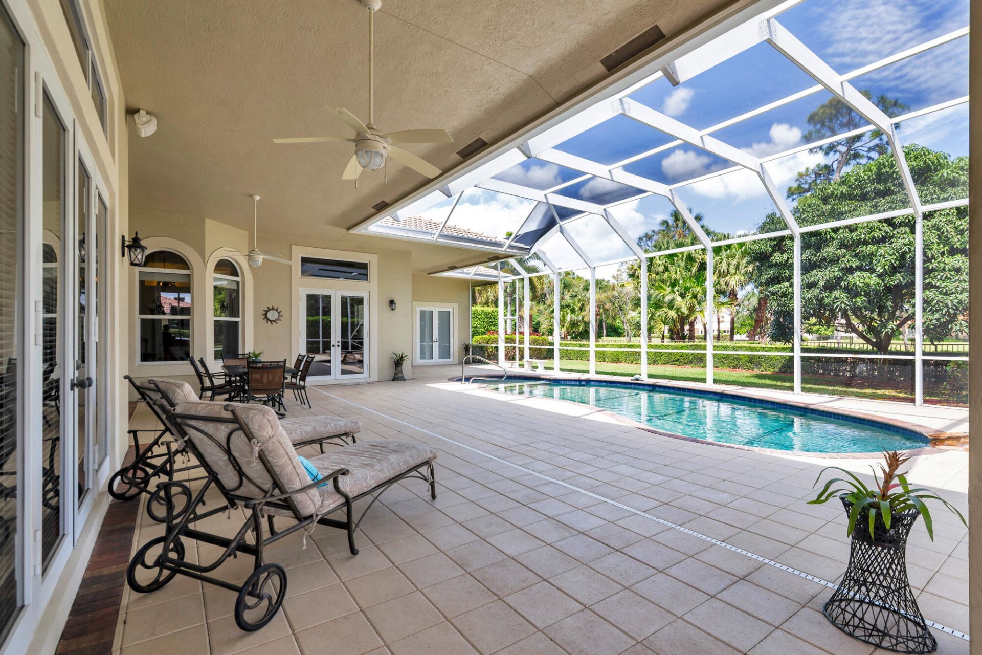 594 N Country Club Drive, Atlantis, FL 33462 Photo