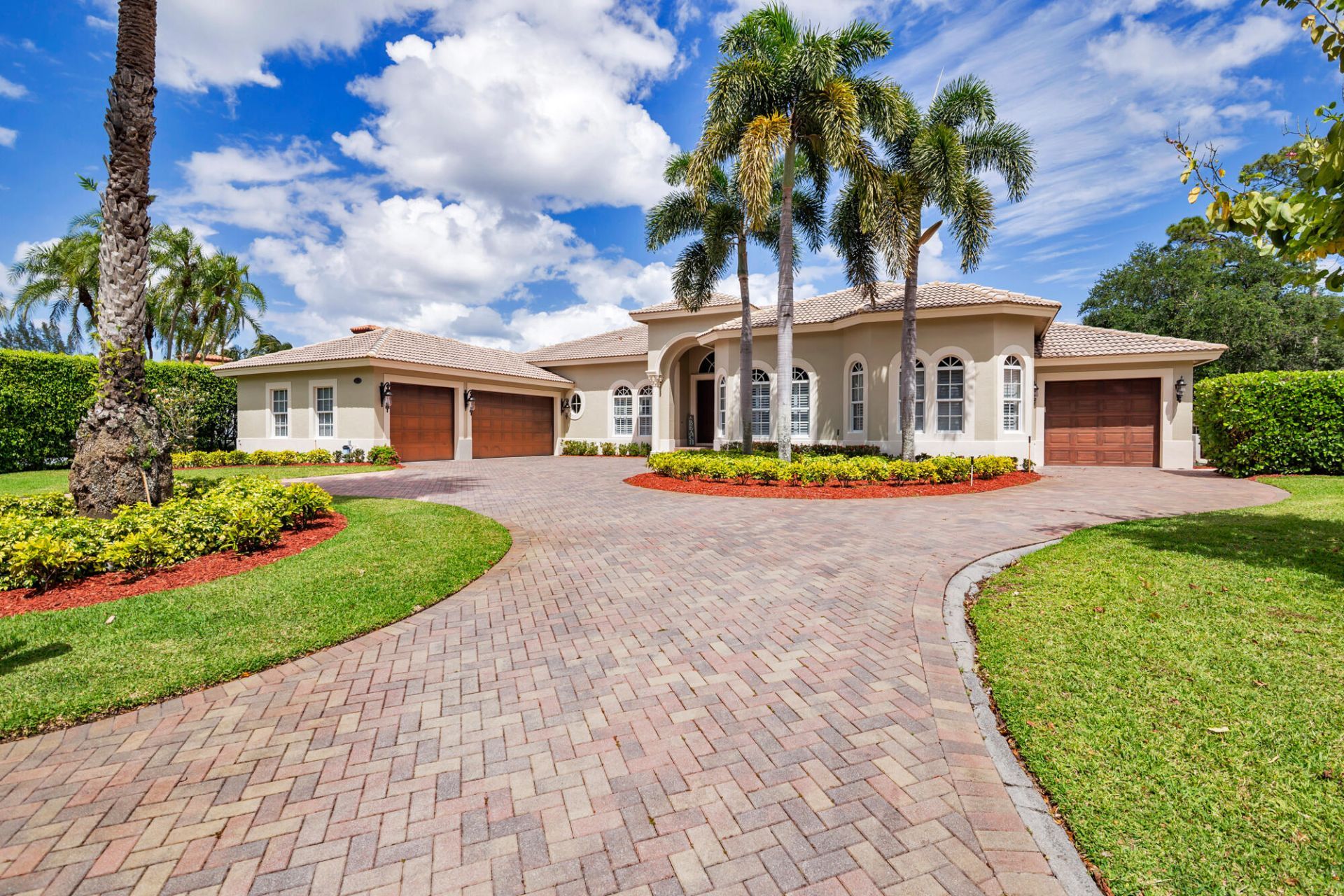 594 N Country Club Drive, Atlantis, FL 33462 Photo