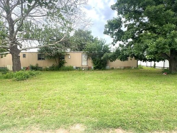 104 Lockwood Street , Comanche, TX 76442