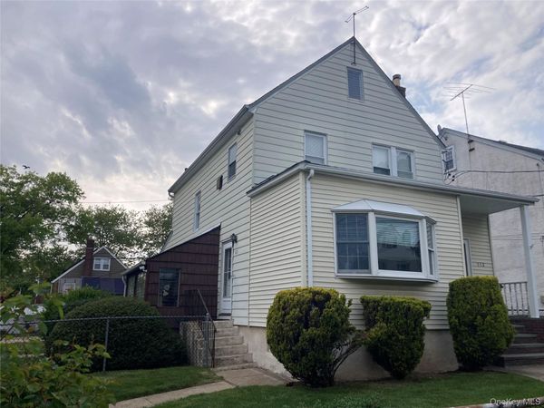 513 Marcellus Road, Unit 1st Fl, Williston Park, NY 11596