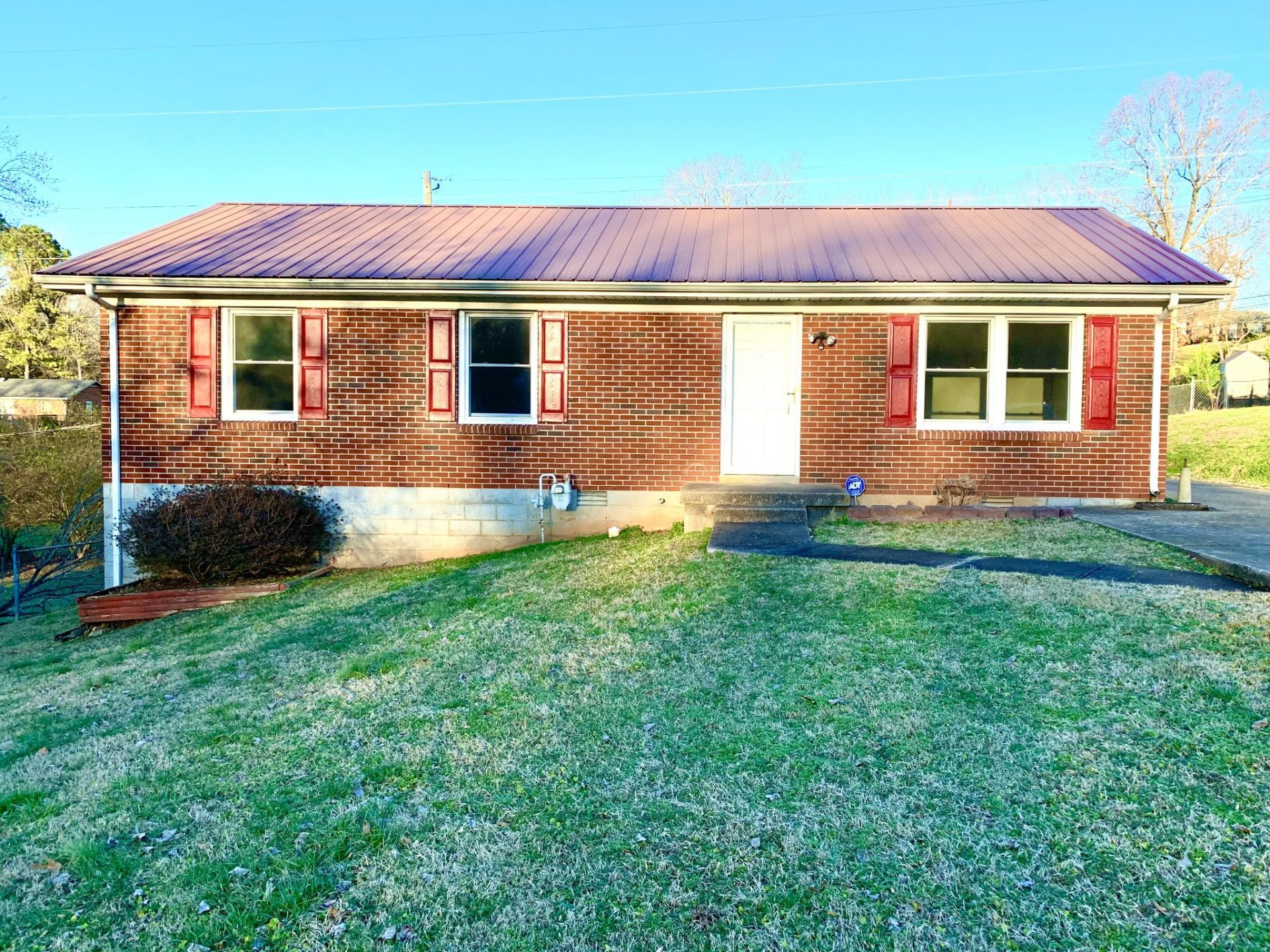 321 Clearview Dr, Clarksville, TN 37043 Main Photo