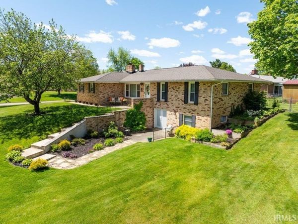 55585 Blue Jay Drive, South Bend, IN 46619