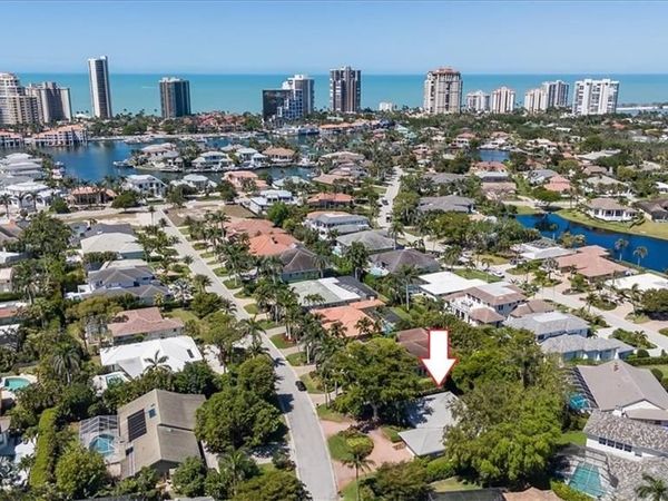 587 Parkwood LN , NAPLES, FL 34103