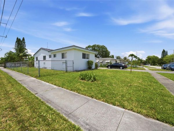 2300 N 57th Ter , Hollywood, FL 33021