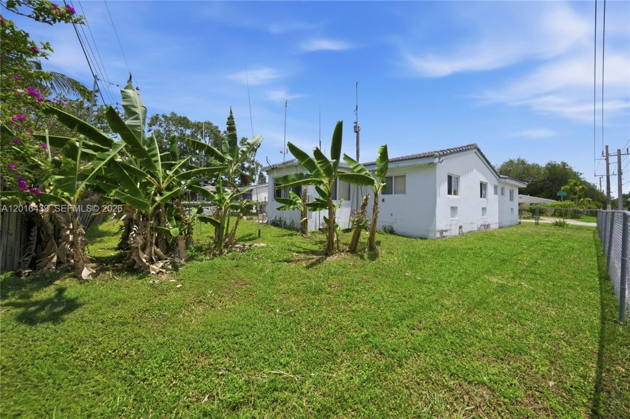2300 N 57th Ter , Hollywood, FL 33021 Photo