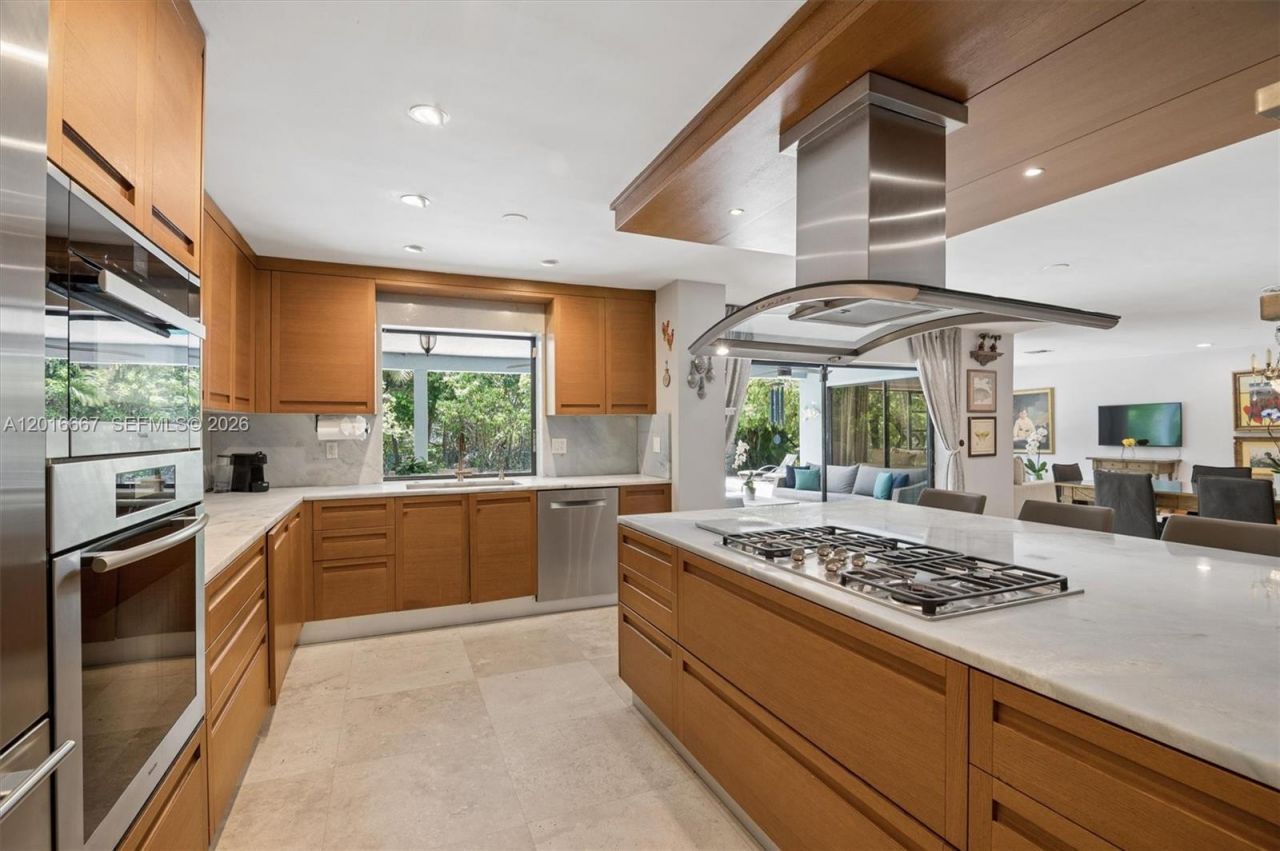 20021 NE 25th Ave, Miami, FL 33180 Photo