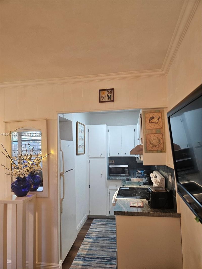325 Fernwood Rd, Unit 10, Key Biscayne, FL 33149 Photo