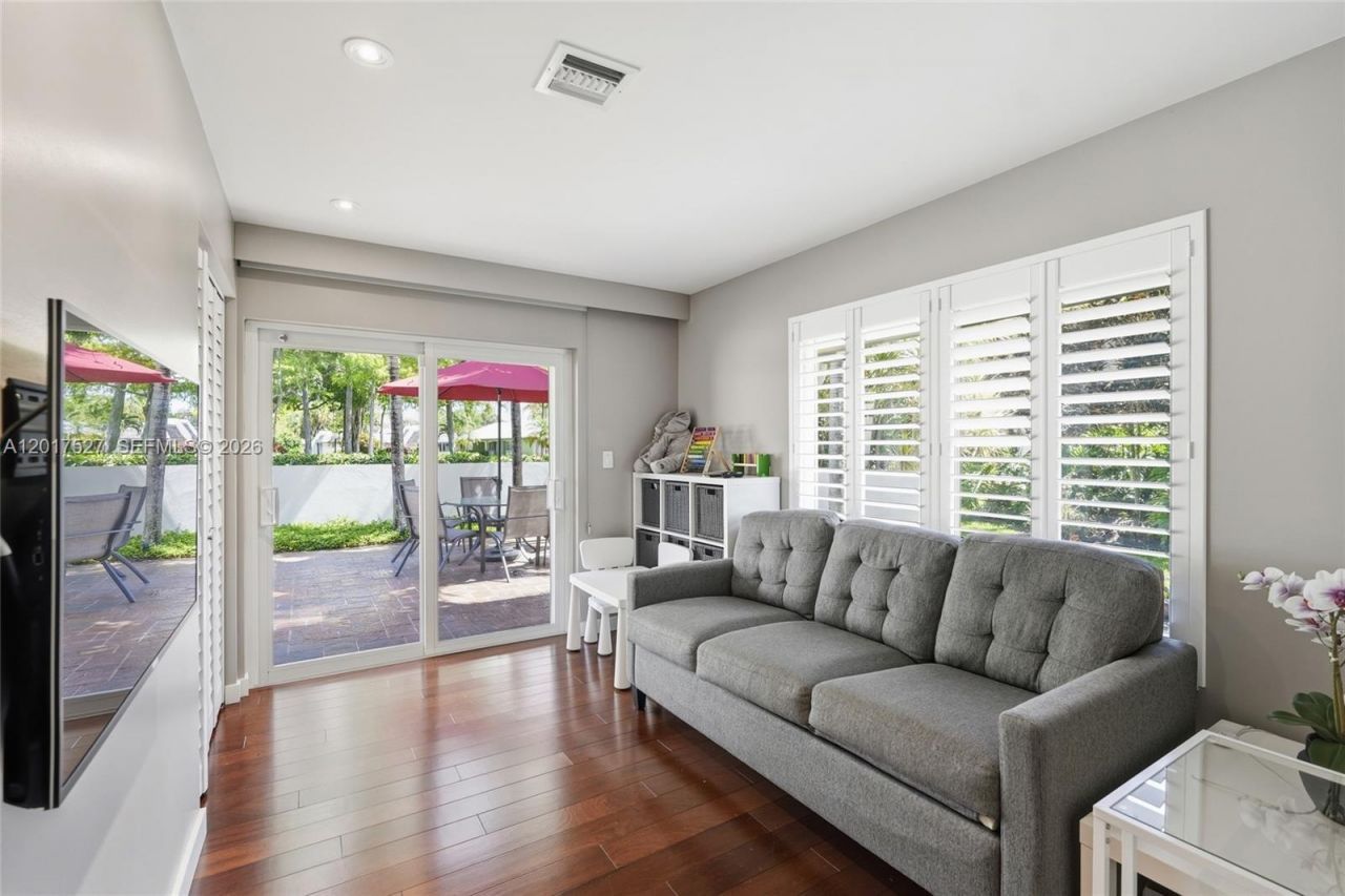 4002 S Cypress Ln, Unit P-17, Pompano Beach, FL 33069 Photo