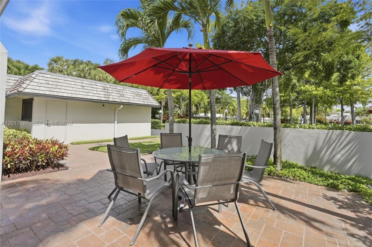 4002 S Cypress Ln, Unit P-17, Pompano Beach, FL 33069 Photo